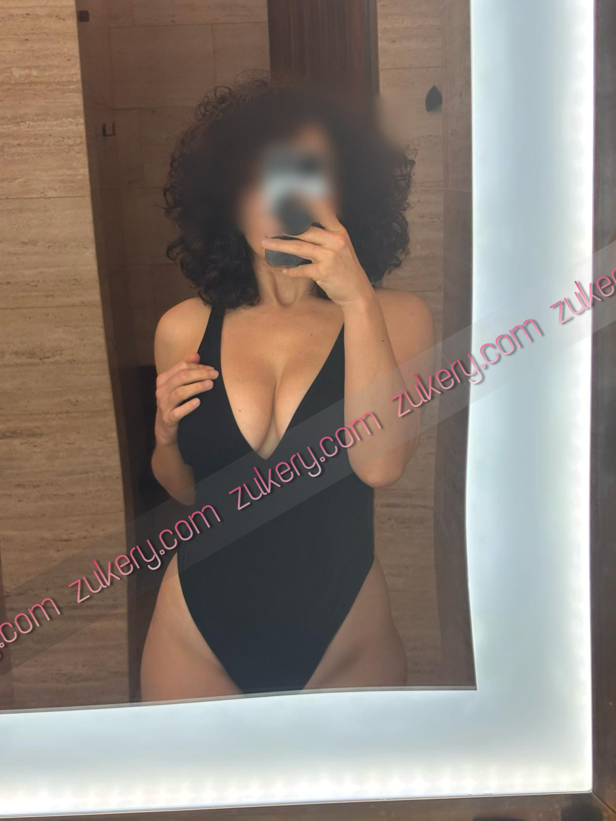 Mujer natural, cálida y muy cercana