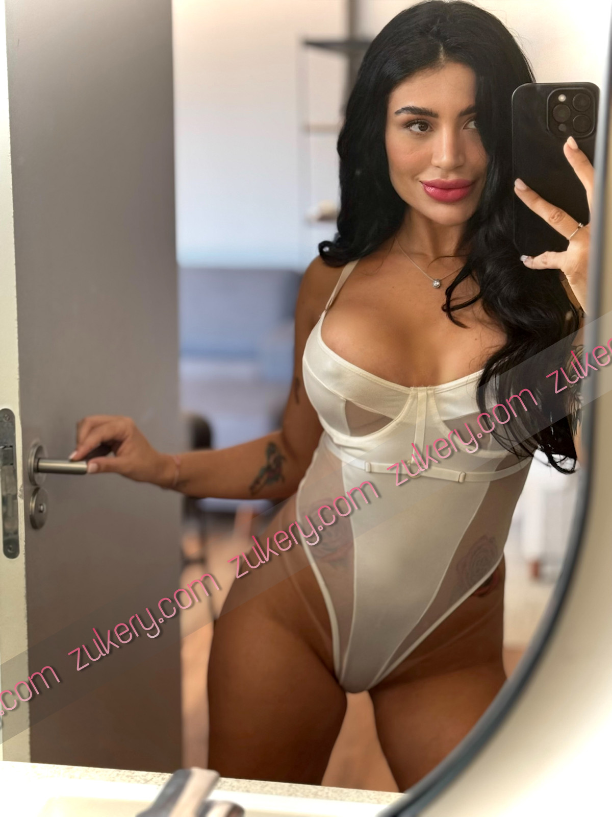 GABRIELA LEE