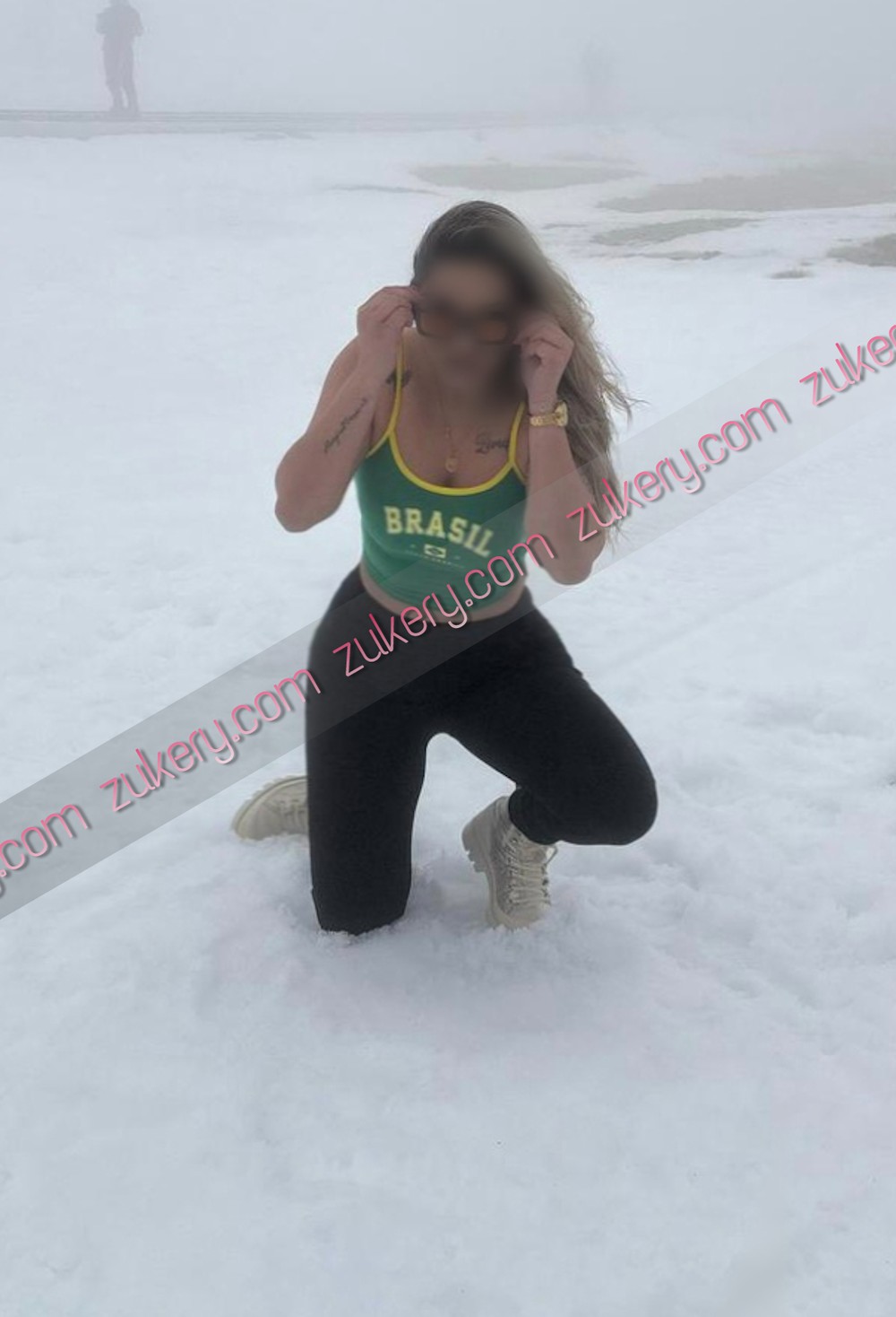 Discreta y elegante acompañante de lujo brasileña