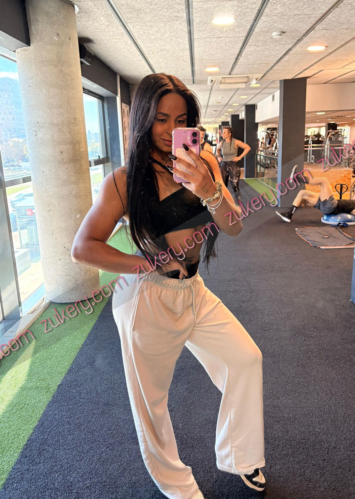 Guapa y cariñosa brasileña