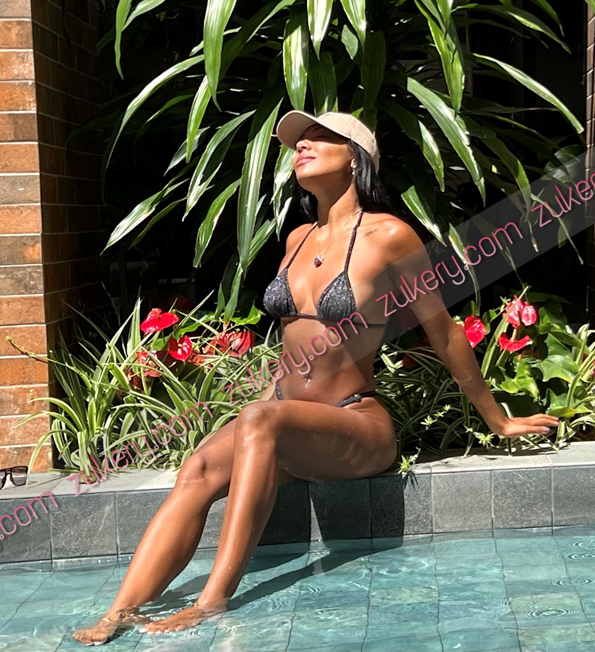 brasileña, natural, elegante, discreta