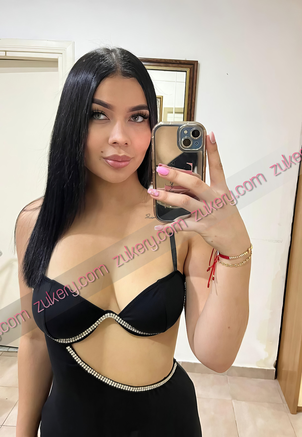 colombiana, latina, morena, pecho natural