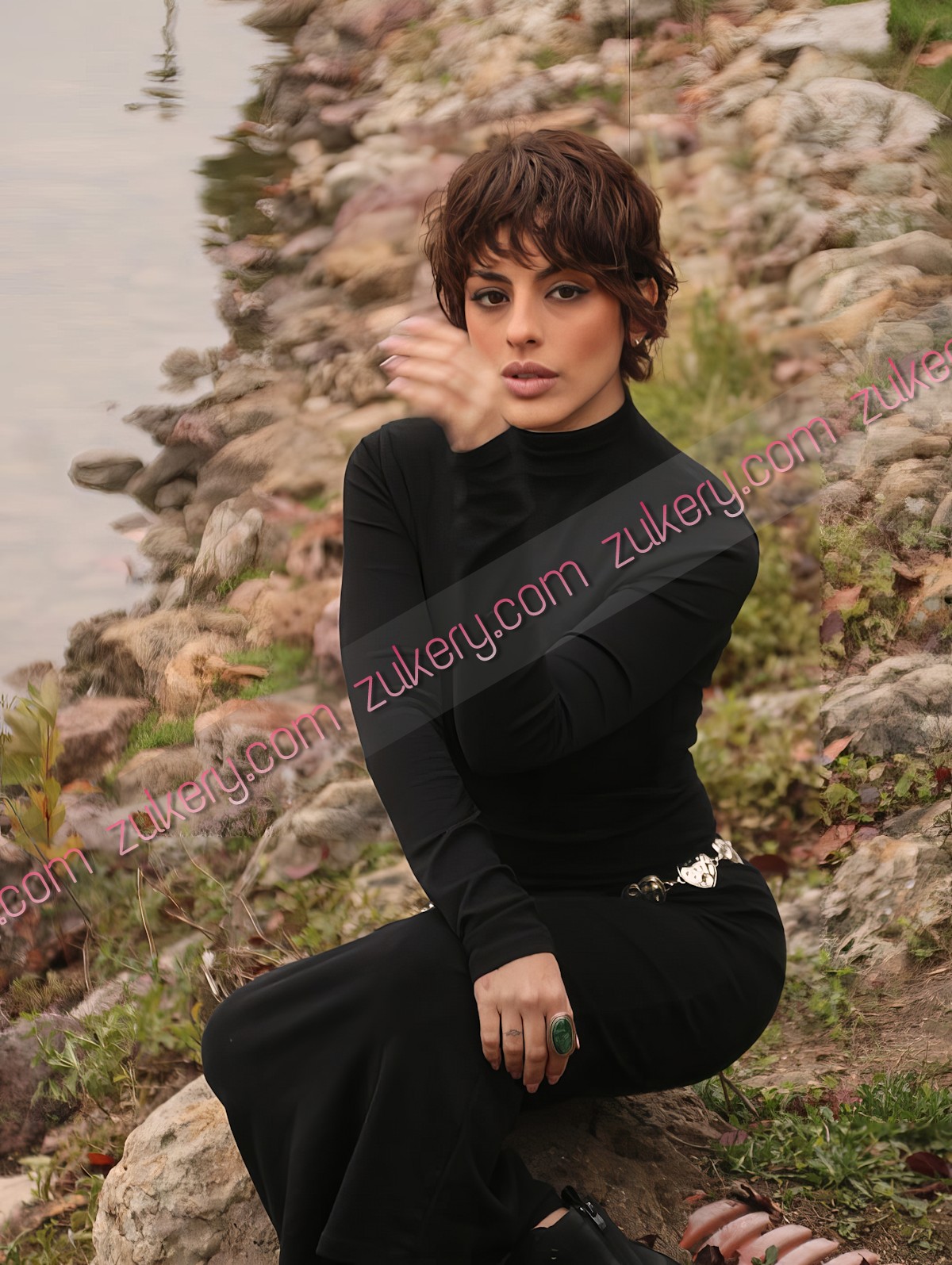 venezolana, morena, guapa, tatuada